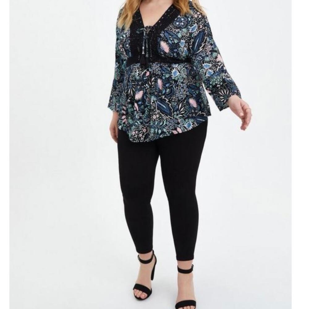 TORRID Blue Floral Paisley Lace-Trim V-Neck Tunic Blouse Size 2 (2XL)